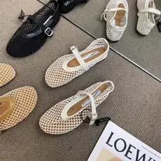 Ponto de verão, bico redondo e plano, fivela reta, casual, confortável, sapato feminino de malha plana e oco
