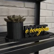 Kit Decorativo Forte e Corajosa Vaso Bandeja Sala Quarto Escritório Decoração Moderna Minimalista Presente Feminino