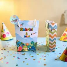Sacolinha de Presente Dino Baby Lembrancinha de Aniversário Surpresa Infantil Personalizada Pegue Monte