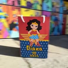 Sacolinha de Presente Muher Maravilha Lembrancinha de Aniversário Surpresa Infantil Personalizada Pegue Monte