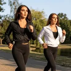 Kit 2 Jaquetas Femininas Tactel Leve Frio Meia Estação Esportiva Corrida Viagem Parque Look Moderno