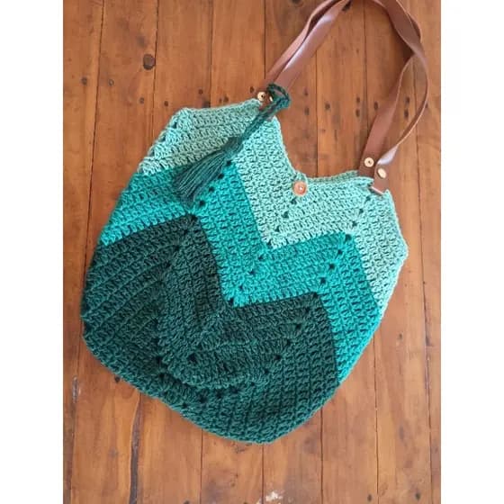 Bolsa de crochê com alça em couro PU