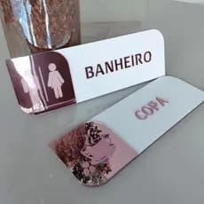 Placa Identificação de Porta, Banheiro, Copa, Cantinho do Café, em Acrílico espelhado.