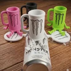 Copo Caneca Monster Energy miniatura articulada com perninhas decoração organização casa mesa setup personalizado