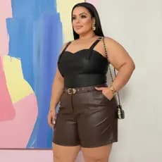 ✨Short Couro Plus Size | Cintura Alta com bolso funcional | Look Fashion Garantido 💥