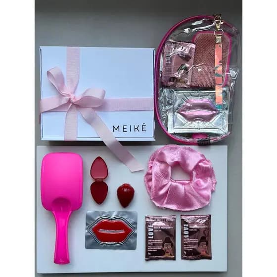 Kit Beleza e Cuidados –Necessaire + Gloss Moranguinho + Máscara Facial + Máscara Labial + Escova com cheirinho