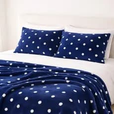 Cobertor Casal Flannel Poá 2,30x2,45m e Fronhas Kit Variável