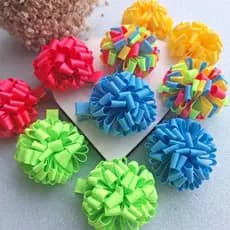 Kit 2 Xuxinhas Pom Pom Com  Presilha Garra Dupla De Cabelo Cores Neon