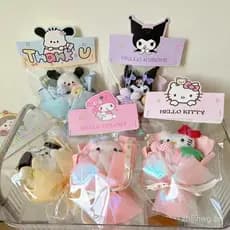 Buquê de Flores de Pelúcia Anime Kuromi Brinquedo KT Cartoon Decoração Kawaii Presente de Boneca para Menina Dia dos Nam