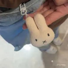 Chaveiro de Pelúcia de Anime Kawaii Miffy, Boneca Criativa, Decoração Simples para Mochila e Chave de Carro