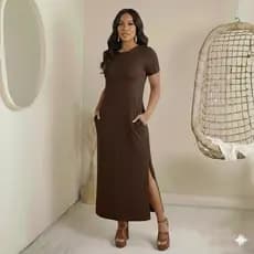 Vestido Básico Midi Fenda e Bolsos Laterais
