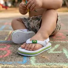 Sandália Infantil Bandeirinha de Conforto Imbatível: Ideal Para o Dia a Dia