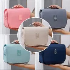 necessaire viagem com bastante espaço e vários compartimentos