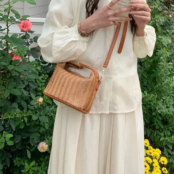 Bolsa Feminina Praia Em Rattan Com Fecho Dourado Com Alça Transversal
