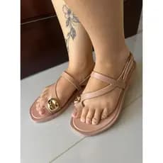 Sandália Chinelo Feminina Rasteira de Dedo Macia e Elegante