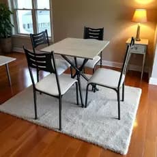 Conjunto Sala de Jantar cozinha com mesa e 4 Cadeiras tampo mdf pés em aço
