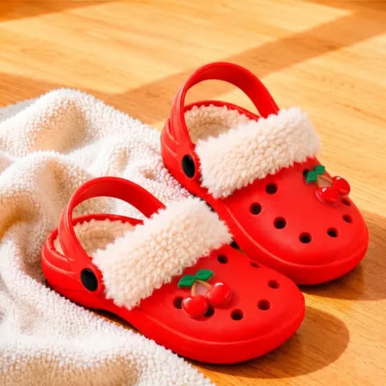 Babuche Infantil Pelucia P/ Aquecer o Pé Carneiro Super Confortável Solado Antiderrapante Nuvita