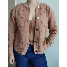 Casaco de Tricot com Detalhes Pom Pom e Botões Dourados