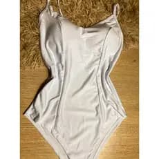 Body Regata Alças Finas com Bojo Decote em V