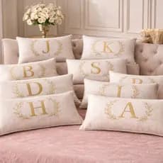 Almofada Decorativa Personalizada com Inicial (Bordada) Luxo – Capa + Enchimento