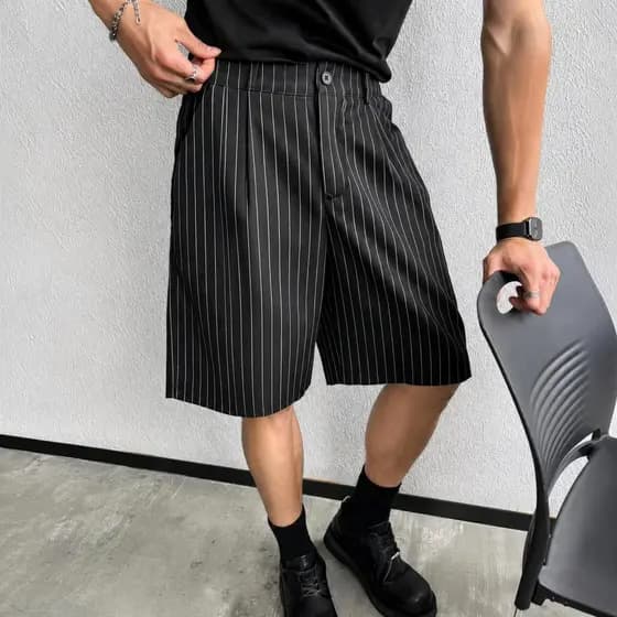 Shorts de basquete masculinos listradoscorte de perna reta e design casual na altura do joelho