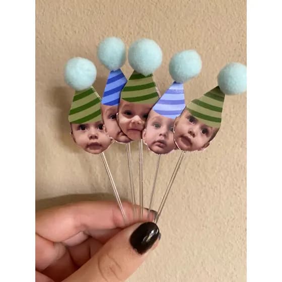 Topo/Topper/Topinho Personalizado com o Rosto do Bebê e Pompom na Ponto