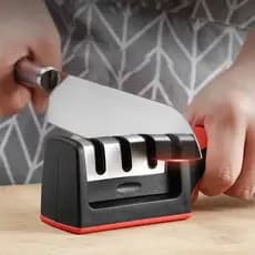 Facas Afiadas em Segundos - Amolador Portátil e Eficiente Para Sua Cozinha!