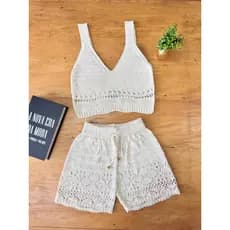 Conjunto Saída de Praia Tricô Feminina Verão 2025 Moda Short e Top Rendado Crochê Tendência