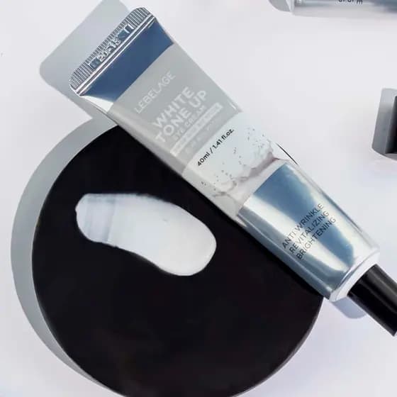 Clareador para Olhos 40ml Hidratação, Clareamento e Nutrição Profunda.