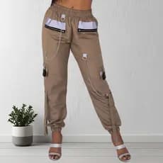 CALÇA CARGO JOGGER UNISSEX, TACTEL COM ZÍPER E BOLSOS, CORRENTES E TOQUE FUTURISTA