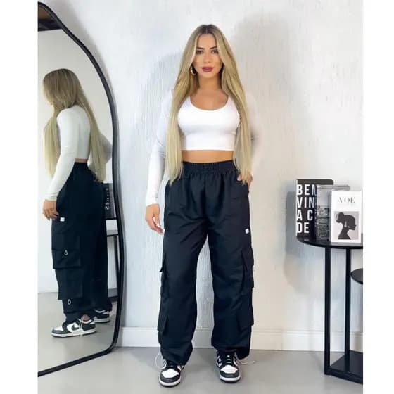 Calça Parachute Cargo Unissex Baggy Dois modelos em um Preta Cintura Alta e Bolsos Estilo Streetwear