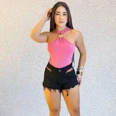 Short Jeans Feminino Corrente Cintura Alta Desfiado Blogueira Premium Empina Bumbum Fashion