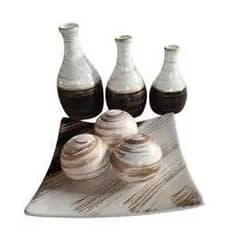 Kit Trio de Vasos em Cerâmica com Bandeja e 3 Bolinhas Decoração para Sala Mesa de Centro