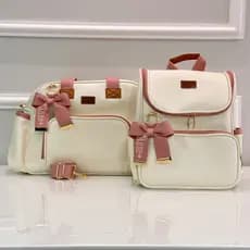 Bolsa Maternidade e Mochila de Bebê Luxo Menina Personalizado  Nome no Laço premium Arte & Companhia