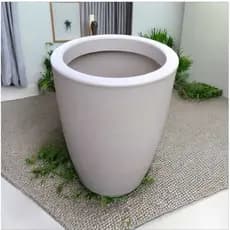 vaso polietileno coluna Redonda polida cor bege para plantas com prato coletor.