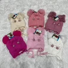 Gorro Infantil com Pompom Duplo Inverno Menina Lã Macia Com Amarração e Bordado de Flor
