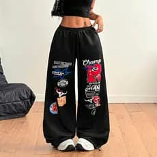 Calça Feminina Wide Leg Despojada Barra Larga Champ Estampada Streetwear Reta Moletom Retro Collegee