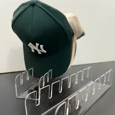Kit Suporte Organizador De Bonés Em Acrílico 3mm Expositor Transparente