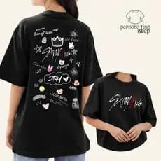 Camiseta Feminina Stray Kids Kpop Skz Skoo Chibli Fofos Szoo Cute Hyunjin Anime Coreano K-Pop Banda