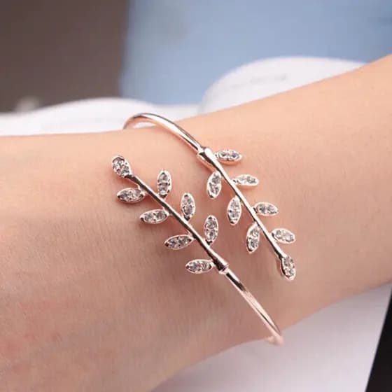 Pulseira Aberta de Folha Prateada Ajustável para Mulheres com Strass