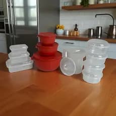 KIT10 Potes Armazenadores de Alimentos, uma Jarra com tampa e espremedor de frutas. TAMANHOS DIVERSOS + JARRA 1,4L