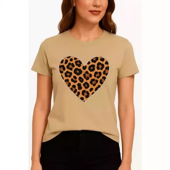 Camiseta Feminina Estampa Coração 100% Algodão Camiseta Feminina Camiseta Estilo, Delicadeza e Conforto em Uma Só Peça 💖