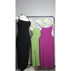 Vestido Susy, com fenda e costas nua trançada.
