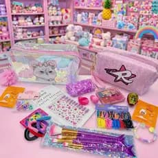 MAQUIAGEM INFANTIL COM VARIOS12 INTENS + NECESSAIRE EMILY VICK  OU GATINHO CORES SORTIDAS MINI INFLUENCER EMILY VICK YO