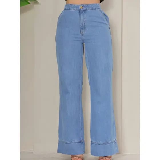 Calça jeans feminina de perna larga e comprida cintura elástica e bolsos. Sem elasticidade e muito confortável.