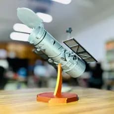Miniatura Modelo Telescópio Espacial Hubble Decoração Geek Astronomia