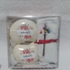 Kit Presente 2 Sabonetes + Toalhinha | Caixa Presenteável | Lembrancinha Delicada