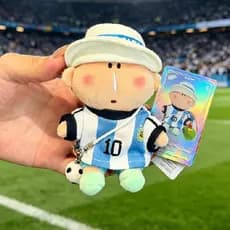 [Autêntico] Conjunto da Copa do Mundo, Pingente de Pelúcia Doraemon de Futebol, Chaveiro Doraemon de Beisebol Fofo e Div