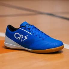 Chuteira CR7 Futsal – Agilidade, Velocidade e Resistência no Jogo
