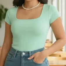 Blusa Feminina de Suplex Básica Lisa decote Quadrado Manga Curta